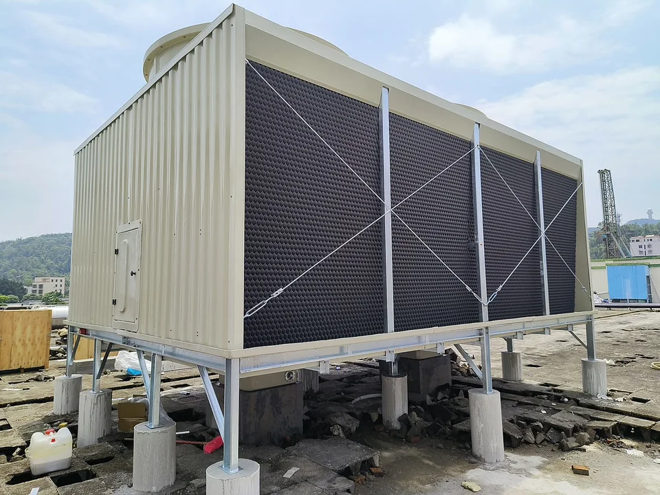Closed-circuit cooling tower rooftop installation