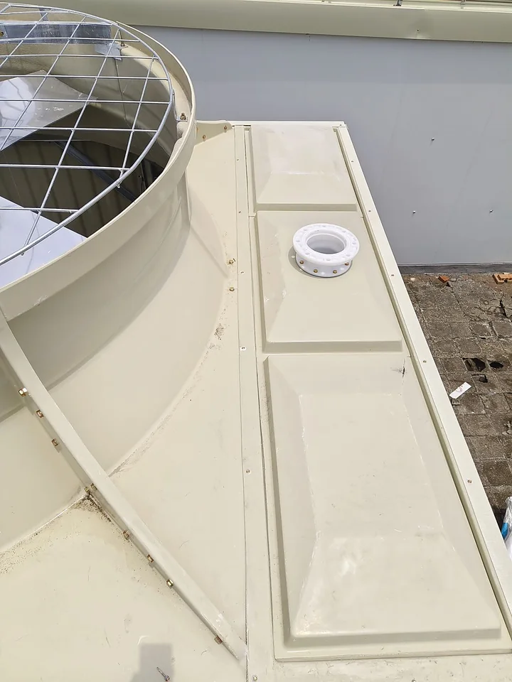Closed-circuit cooling tower basin detail