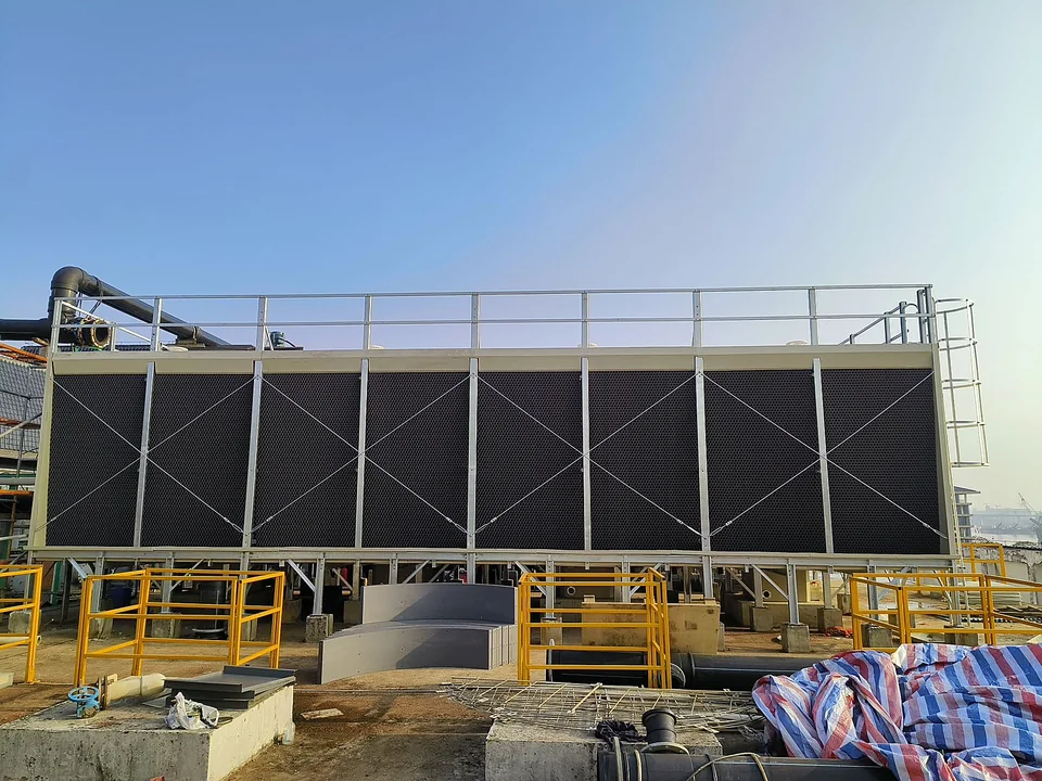 Closed-circuit cooling tower front elevation