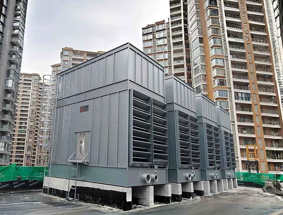 Rectangular cooling tower installed in a built-up site environment