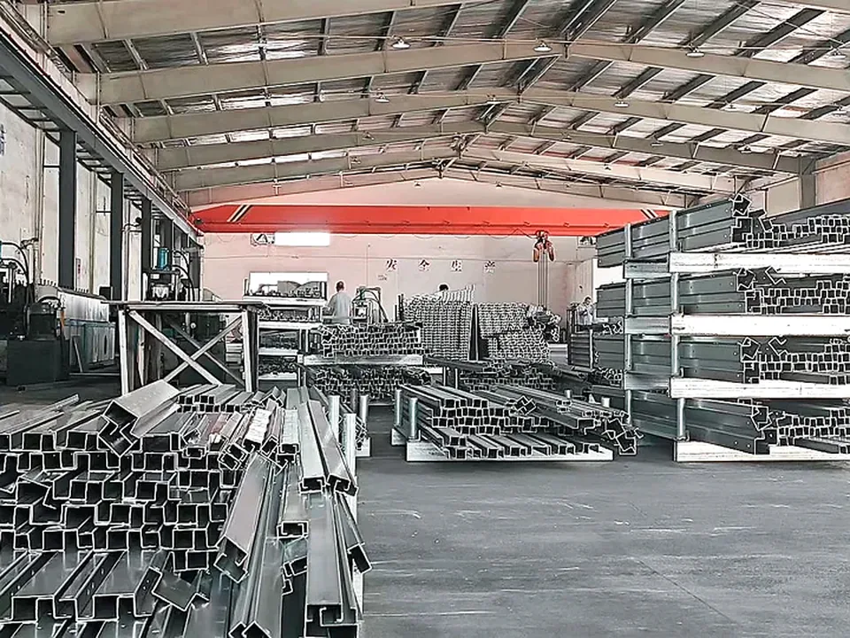 Galvanized steel profiles and structural parts at the partner factory (1)